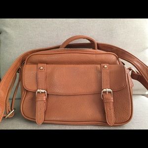 Messenger style handbag